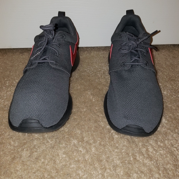 NIKE - Picture 3 of 4